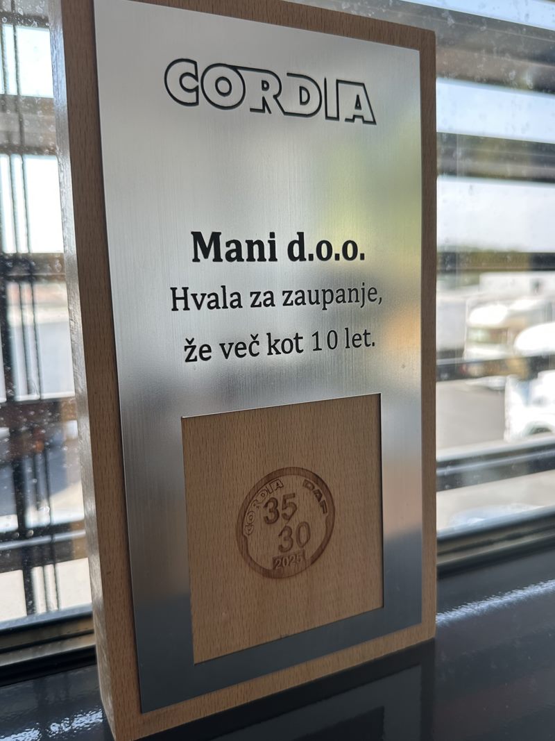 Plaketa kompanije Cordia za Mani d.o.o.